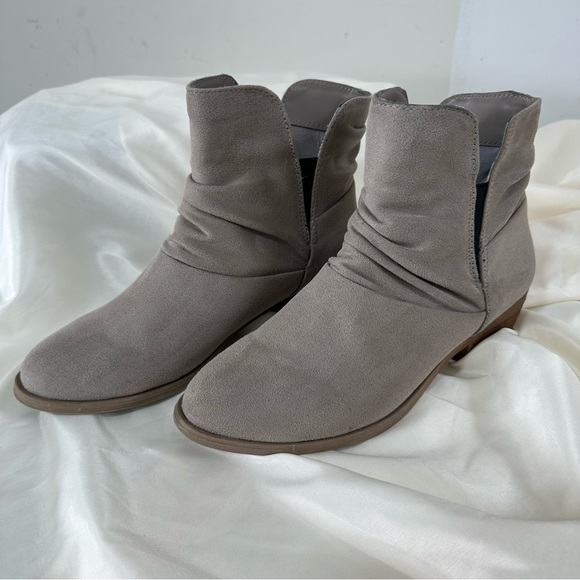 Carlos by Carlos Santana women’s Brandy ankle boot in light doe size 8 - Picture 1 of 6